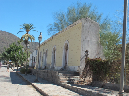 Una fachada en el centro