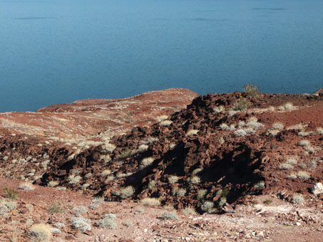 ladera rocosa en la costa del golfo