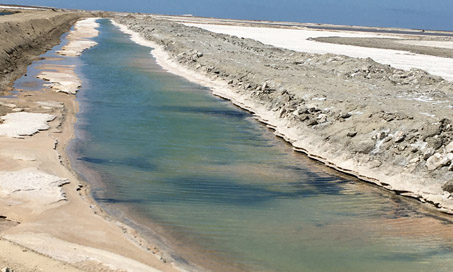 Canal en la salinera