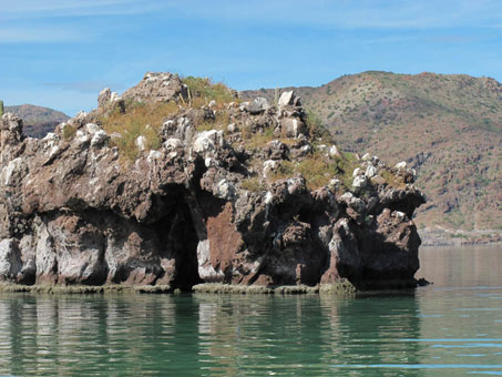 Un islote en la bahia cerca de Isla Coyote