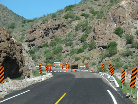 Puente cerrado debido a una crecida violenta