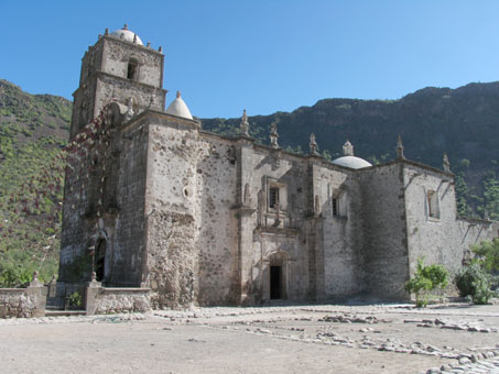 Un lado de la Misión de San Javier